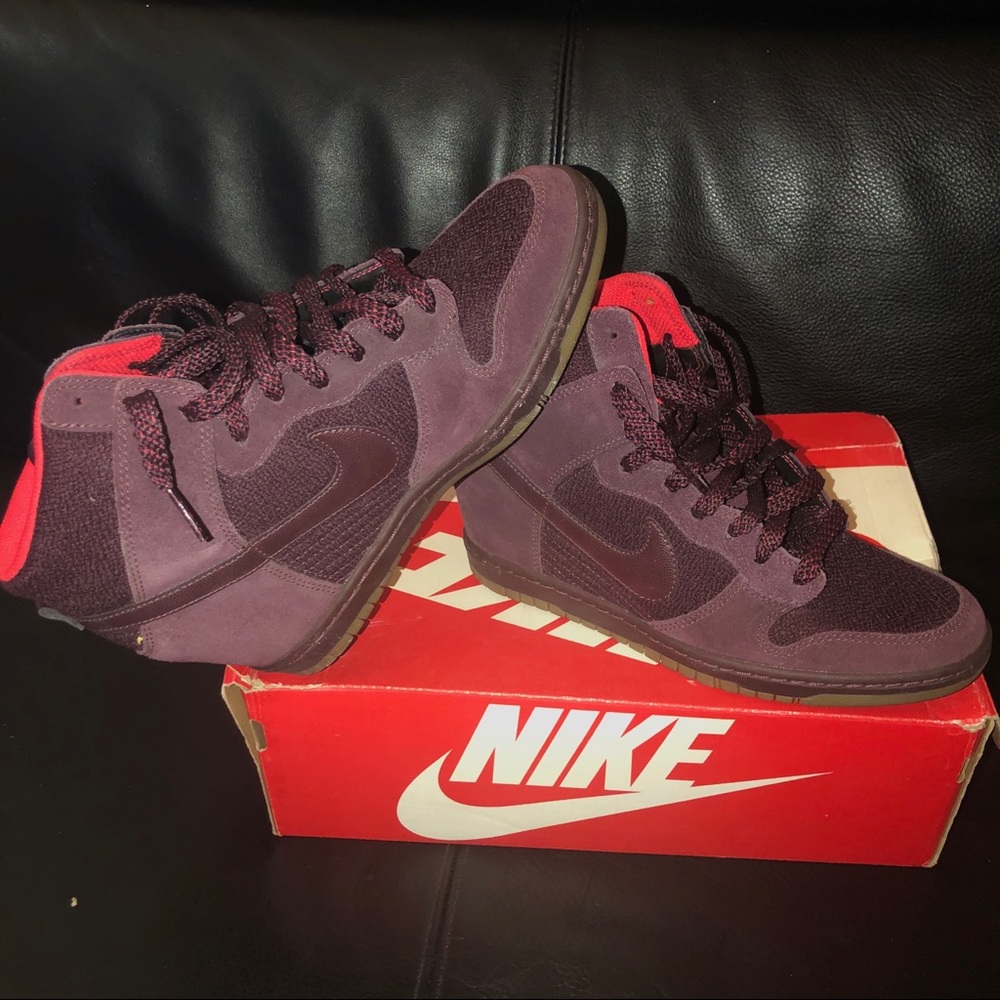 NIKE WOMEN DUNKS SKY HI.